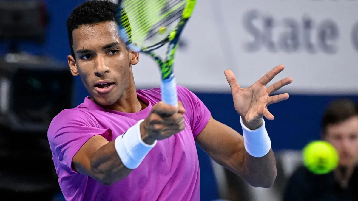 Felix Auger-Aliassime vào tứ kết giải quần vợt Basel mở rộng - Ảnh 1. Felix Auger-Aliassime vào tứ kết giải quần vợt Basel mở rộng - Ảnh 1.
