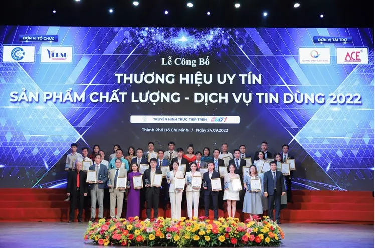 ELLY lọt Top 10 thương hiệu uy tín, sản phẩm chất lượng, dịch vụ tin dùng 2022 - Ảnh 1.