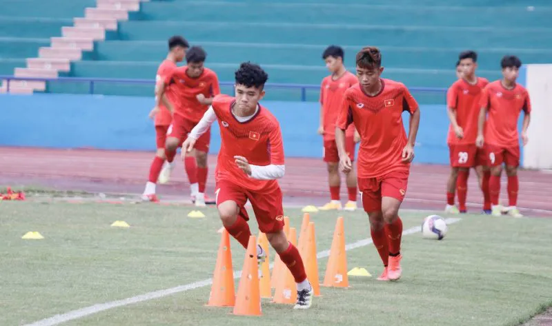 Đội tuyển U17 Việt Nam làm quen SVĐ Việt Trì - Ảnh 1. Đội tuyển U17 Việt Nam làm quen SVĐ Việt Trì - Ảnh 1.