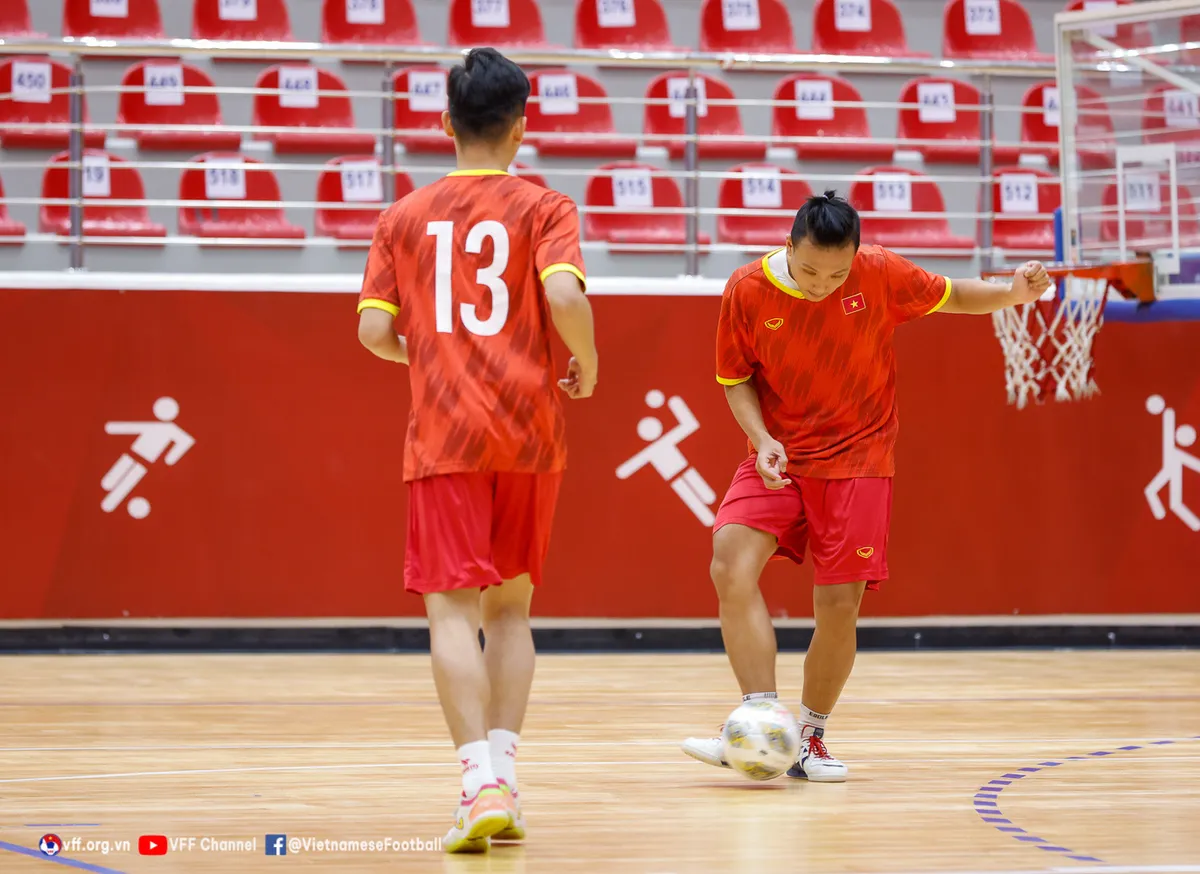 HLV Diego Giustozzi: “ĐT Việt Nam sẽ nỗ lực hết mình để giành chiến thắng trước Iran” - Ảnh 9. HLV Diego Giustozzi: “ĐT Việt Nam sẽ nỗ lực hết mình để giành chiến thắng trước Iran” - Ảnh 9.