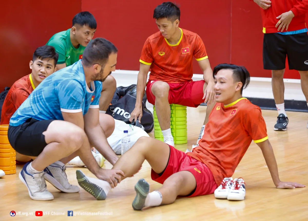 HLV Diego Giustozzi: “ĐT Việt Nam sẽ nỗ lực hết mình để giành chiến thắng trước Iran” - Ảnh 6. HLV Diego Giustozzi: “ĐT Việt Nam sẽ nỗ lực hết mình để giành chiến thắng trước Iran” - Ảnh 6.