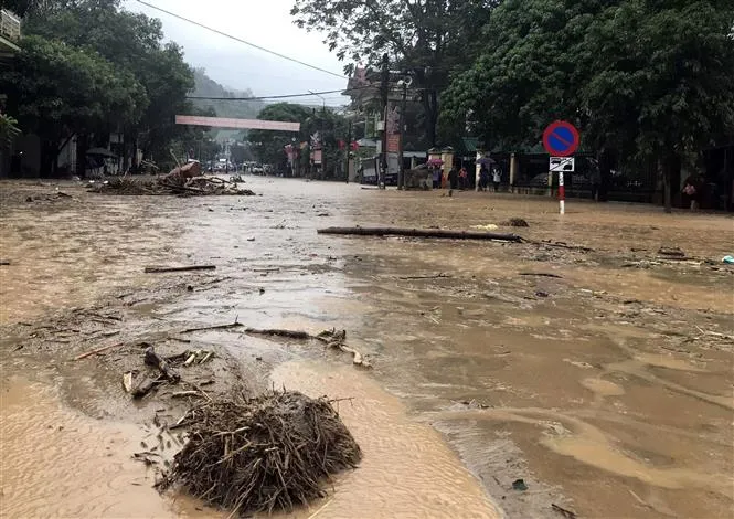 Nghệ An điều động thêm 200 cán bộ, chiến sĩ khắc phục hậu quả lũ quét - Ảnh 2.