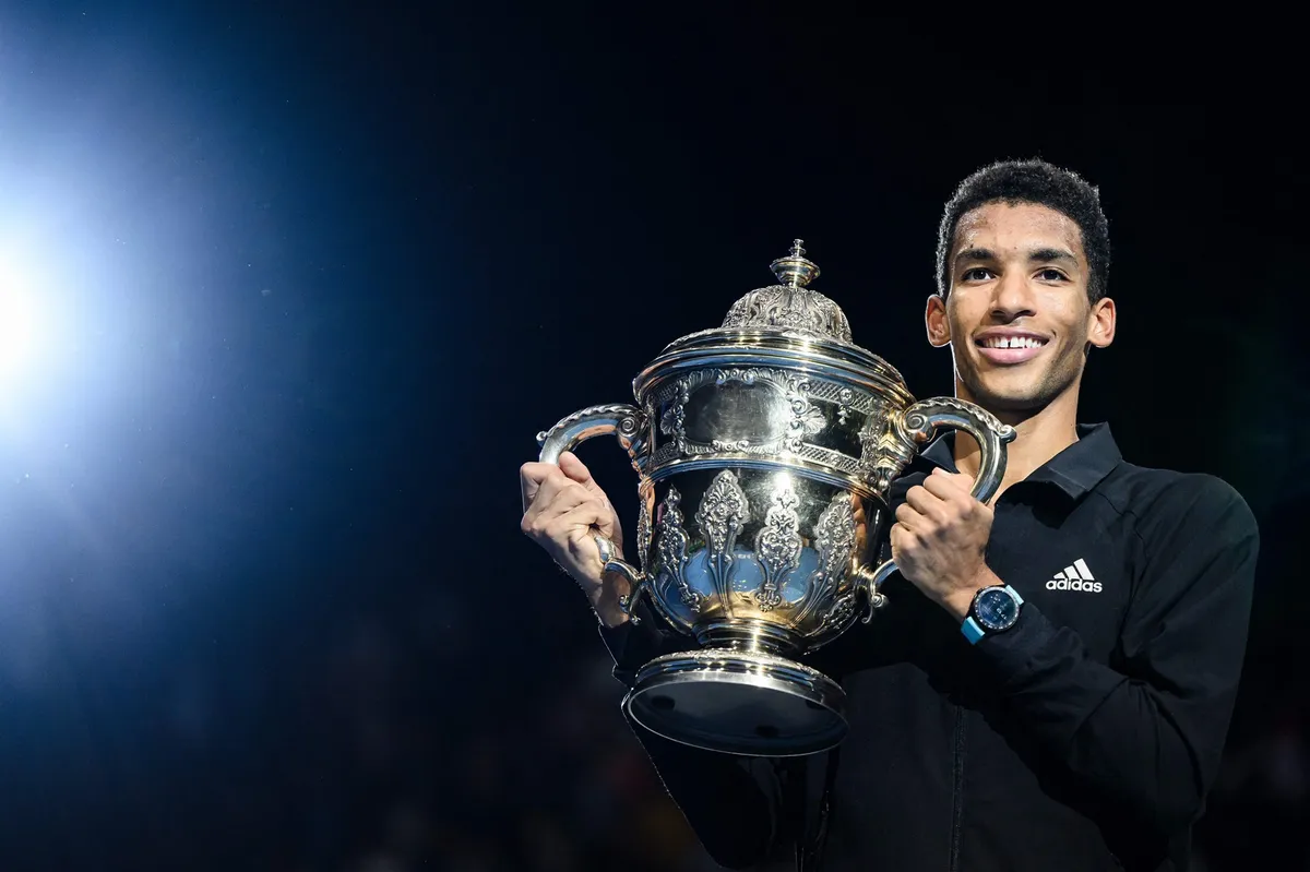 Auger Aliassime vô địch giải quần vợt Basel mở rộng 2022 - Ảnh 1. Auger Aliassime vô địch giải quần vợt Basel mở rộng 2022 - Ảnh 1.