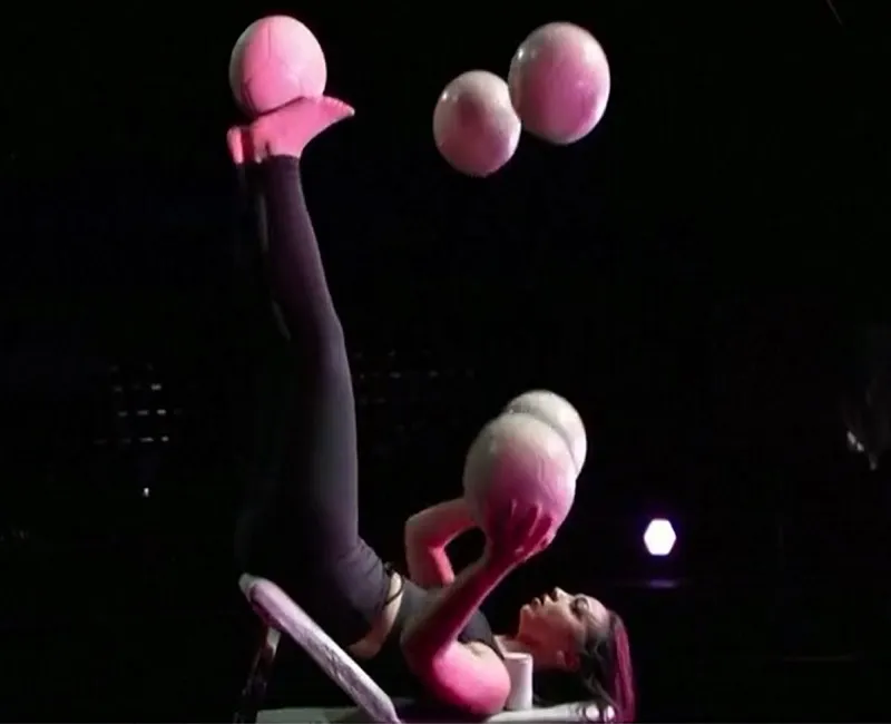 Những gương mặt kỷ lục Guinness 2023 - Ảnh 1.