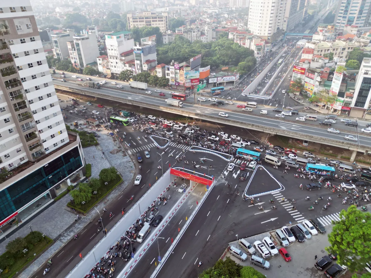 Hà Nội: Hầm chui Lê Văn Lương - Vành đai 3 chính thức thông xe - Ảnh 6.