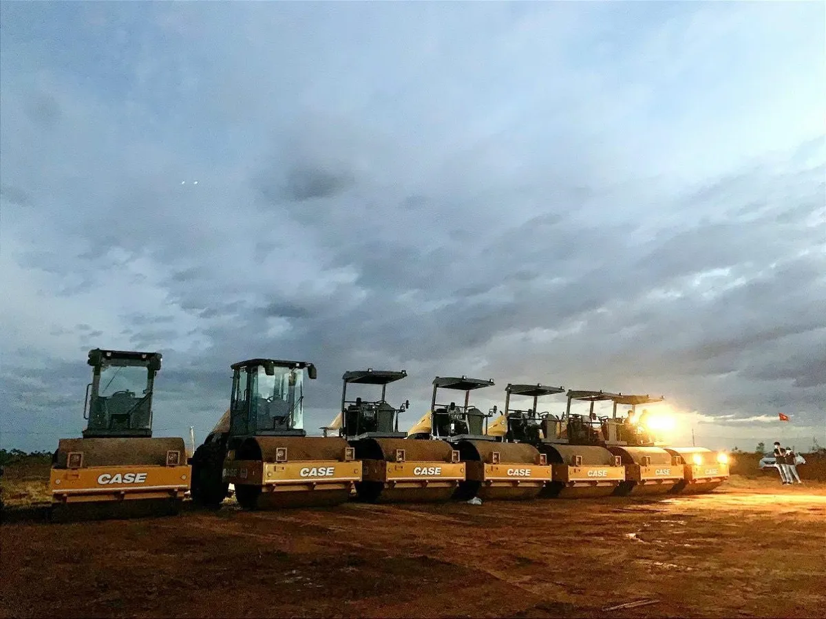 Xe lu nhập khẩu Mỹ Case Construction bứt ph&aacute; tại thị trường x&acirc;y dựng Việt Nam - Ảnh 1.