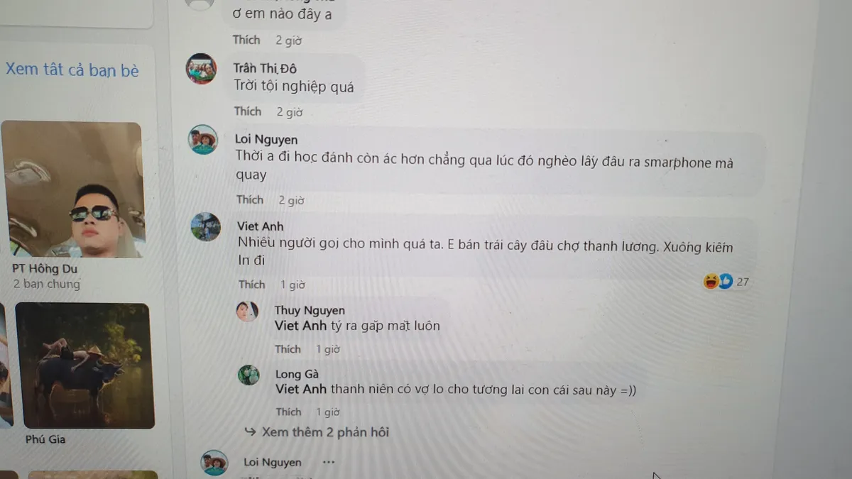 X&aacute;c minh vụ nam sinh lớp 12 bị đ&aacute;nh hội đồng trước cổng trường - Ảnh 3.