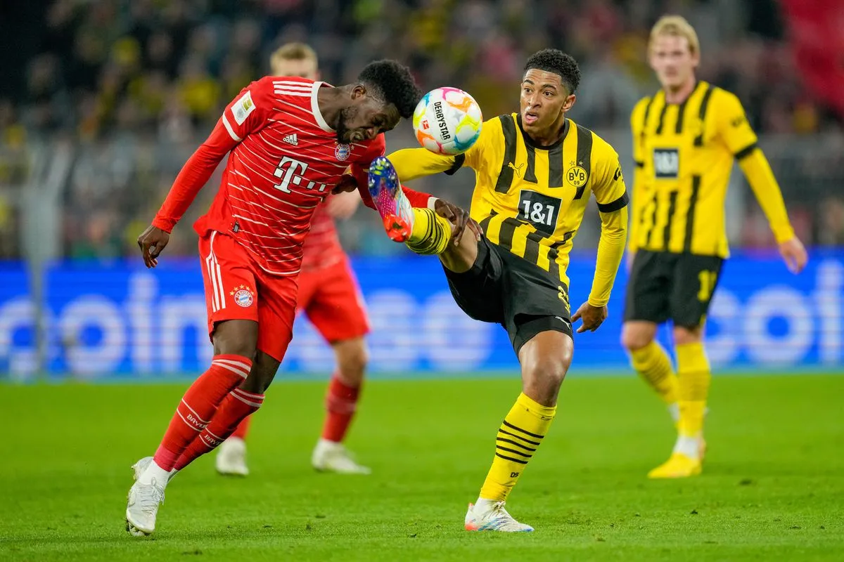 Alphonso Davies phải đi viện sau khi bị Bellingham đá vào mặt - Ảnh 1. Alphonso Davies phải đi viện sau khi bị Bellingham đá vào mặt - Ảnh 1.