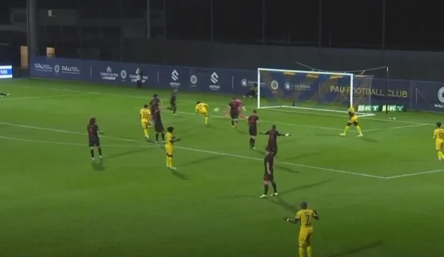 NÓNG | Quang Hải ghi bàn đầu tiên ở Ligue 2 cho Pau FC - Ảnh 1. NÓNG | Quang Hải ghi bàn đầu tiên ở Ligue 2 cho Pau FC - Ảnh 1.