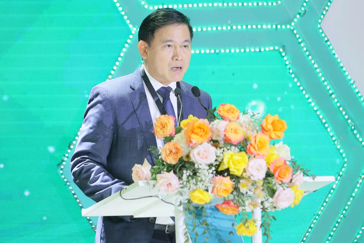 VPF và FPT hợp tác trong 5 mùa giải liên tiếp, giúp nâng tầm bóng đá Việt - Ảnh 3. VPF và FPT hợp tác trong 5 mùa giải liên tiếp, giúp nâng tầm bóng đá Việt - Ảnh 3.