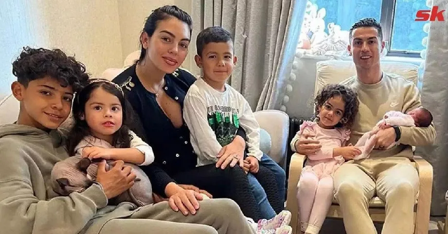 Ronaldo mua nhà mới tại Bồ Đào Nha - Ảnh 2. Ronaldo mua nhà mới tại Bồ Đào Nha - Ảnh 2.