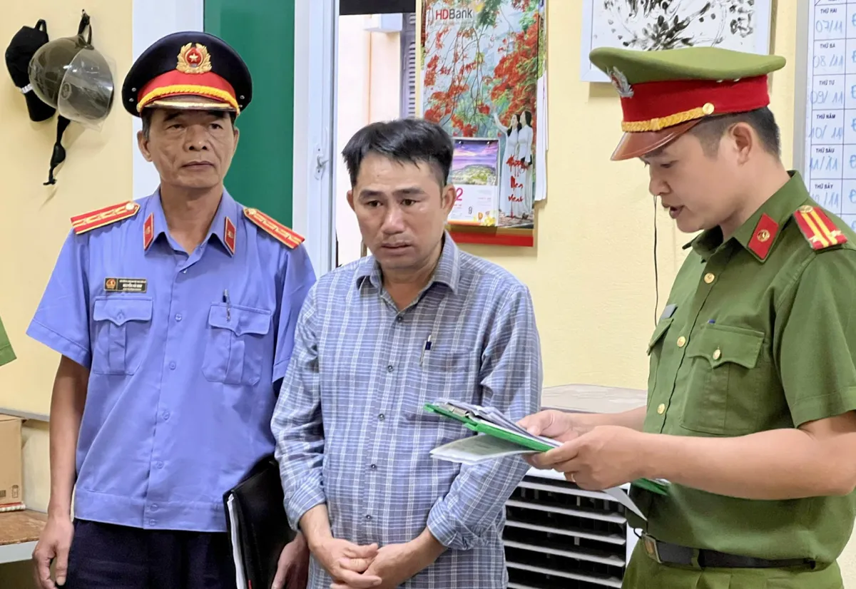 Bắt đối tượng giả danh thầy phong thuỷ, chiếm đoạt 2,4 tỷ đồng - Ảnh 1.