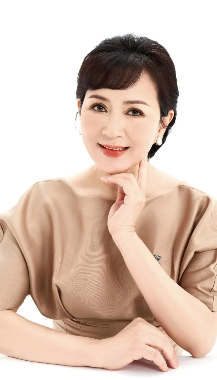 Sao Việt ngày 11/11: Trấn Thành vắng mặt ở buổi ra mắt MV Hari Won, NSND Minh Hòa khoe ảnh xưa - Ảnh 4.