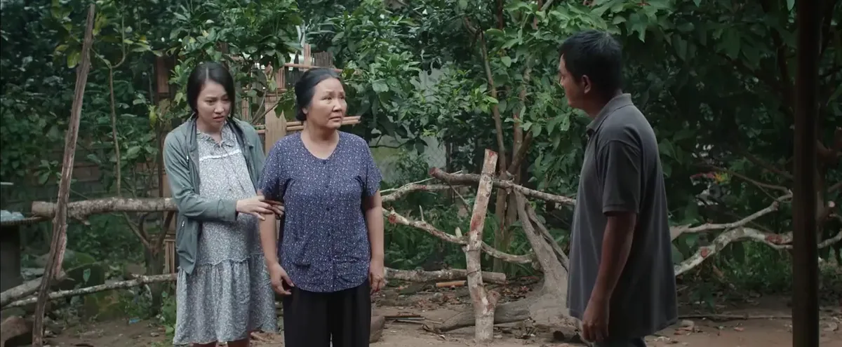 Mẹ rơm - Tập 7: B&agrave; L&agrave;nh tiết lộ sự thật mối quan hệ của Loan v&agrave; Khoản - Ảnh 1.