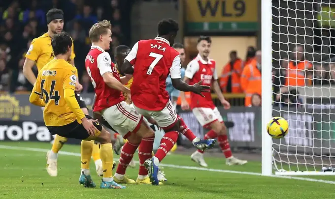 Thắng Wolverhampton, Arsenal bỏ cách Man City 5 điểm - Ảnh 1. Thắng Wolverhampton, Arsenal bỏ cách Man City 5 điểm - Ảnh 1.
