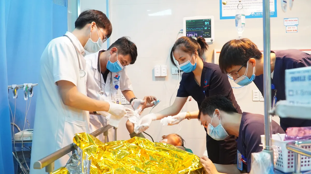 Bệnh nhi 12 tuổi bị điện giật khi đi câu cá - Ảnh 1. Bệnh nhi 12 tuổi bị điện giật khi đi câu cá - Ảnh 1.