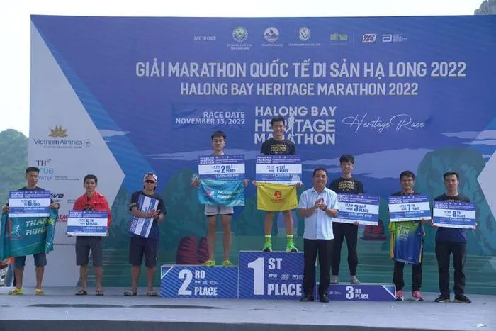 Đặng Anh Quyết và Thái Thị Hồng vô địch Giải Marathon quốc tế Di sản Hạ Long 2022 - Ảnh 4. Đặng Anh Quyết và Thái Thị Hồng vô địch Giải Marathon quốc tế Di sản Hạ Long 2022 - Ảnh 4.
