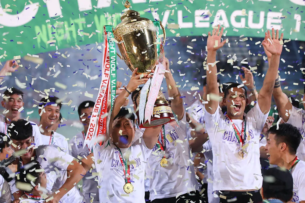 Chùm ảnh trao Cúp VĐ Night Wolf V.League 1-2022 cho CLB Hà Nội - Ảnh 9. Chùm ảnh trao Cúp VĐ Night Wolf V.League 1-2022 cho CLB Hà Nội - Ảnh 9.