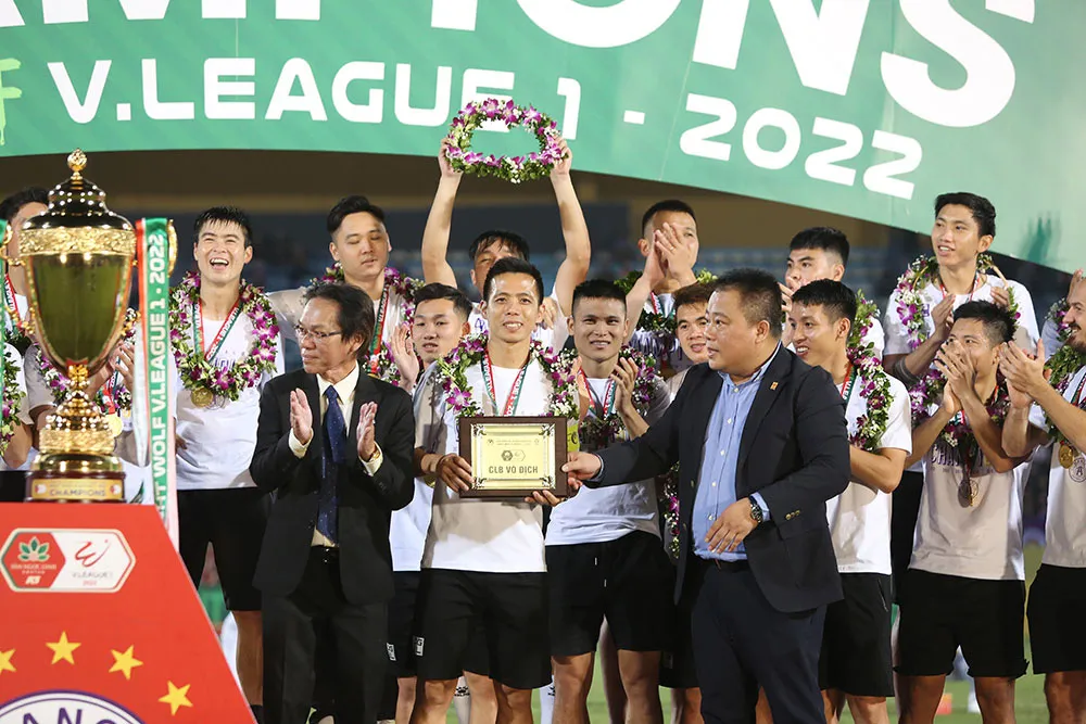 Chùm ảnh trao Cúp VĐ Night Wolf V.League 1-2022 cho CLB Hà Nội - Ảnh 22. Chùm ảnh trao Cúp VĐ Night Wolf V.League 1-2022 cho CLB Hà Nội - Ảnh 22.