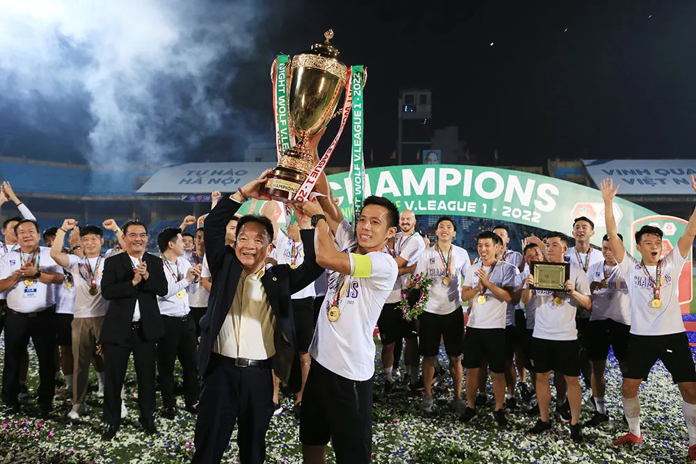 Chùm ảnh trao Cúp VĐ Night Wolf V.League 1-2022 cho CLB Hà Nội - Ảnh 21. Chùm ảnh trao Cúp VĐ Night Wolf V.League 1-2022 cho CLB Hà Nội - Ảnh 21.