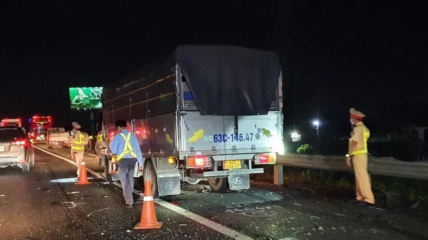 Tai nạn liên tiếp trên cao tốc TP Hồ Chí Minh - Trung Lương, hàng ngàn phương tiện ách tắc - Ảnh 1.