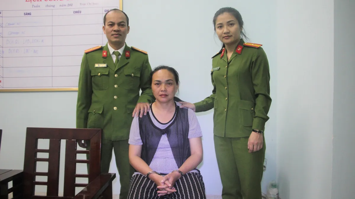 Bắt giữ đối tượng sau 17 năm lẩn trốn tại Lào - Ảnh 1. Bắt giữ đối tượng sau 17 năm lẩn trốn tại Lào - Ảnh 1.