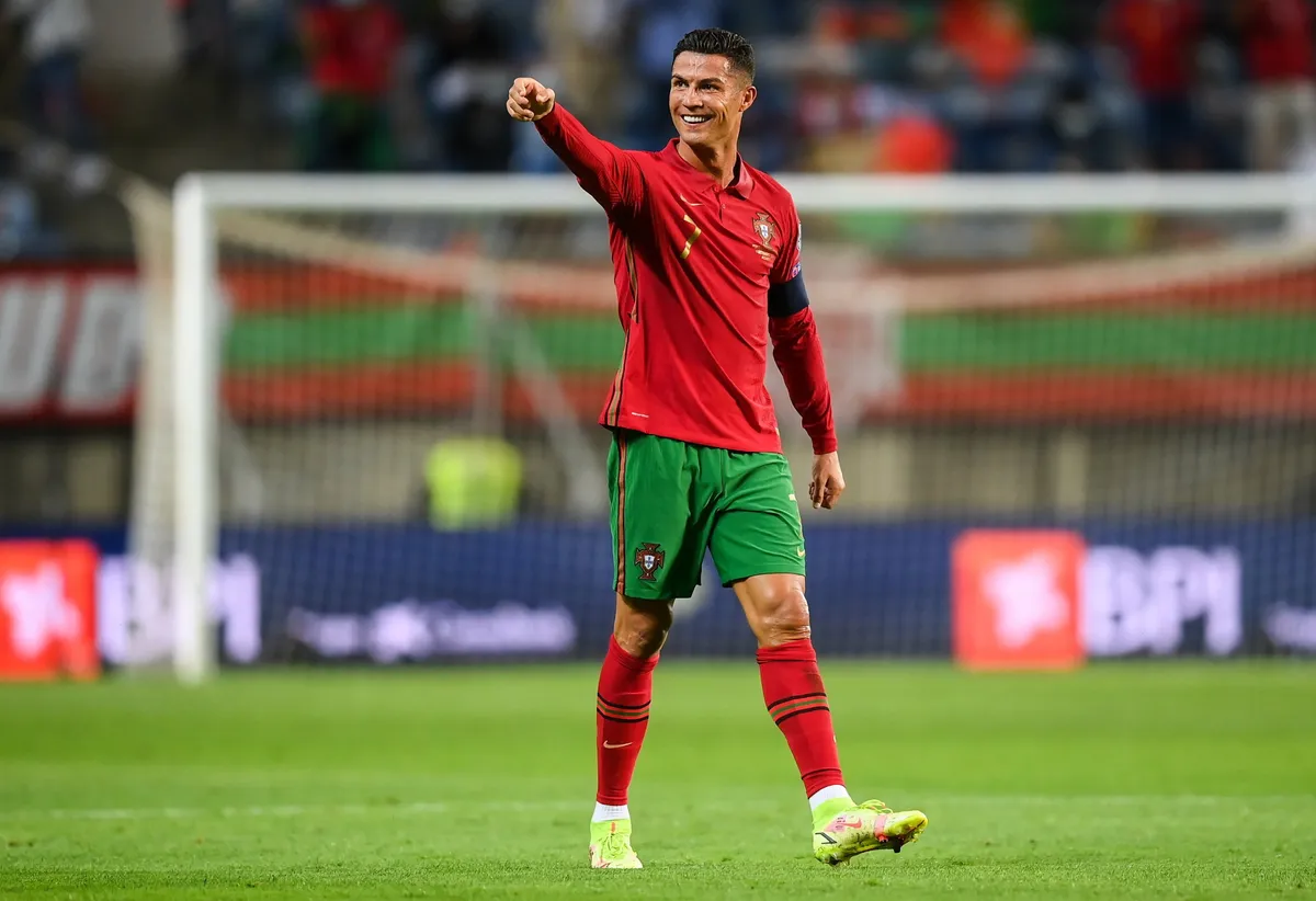 10 cầu thủ lớn tuổi nhất World Cup 2022 | Ronaldo vẫn còn rất trẻ - Ảnh 2. 10 cầu thủ lớn tuổi nhất World Cup 2022 | Ronaldo vẫn còn rất trẻ - Ảnh 2.
