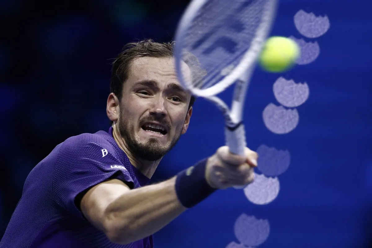 Thua Tsitsipas, Medvedev dừng bước tại ATP Finals 2022 - Ảnh 2. Thua Tsitsipas, Medvedev dừng bước tại ATP Finals 2022 - Ảnh 2.