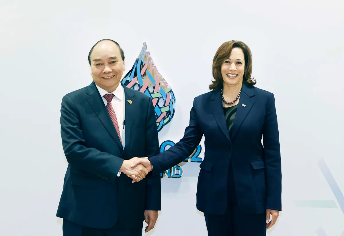 Chủ tịch nước Nguyễn Xuân Phúc gặp Phó Tổng thống Hoa Kỳ Kamala Harris - Ảnh 2.