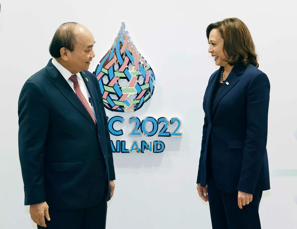 Chủ tịch nước Nguyễn Xuân Phúc gặp Phó Tổng thống Hoa Kỳ Kamala Harris - Ảnh 1.