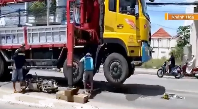 Kh&aacute;nh H&ograve;a: Mất an to&agrave;n giao th&ocirc;ng tại cầu vượt ng&atilde; ba Th&agrave;nh - Ảnh 1.