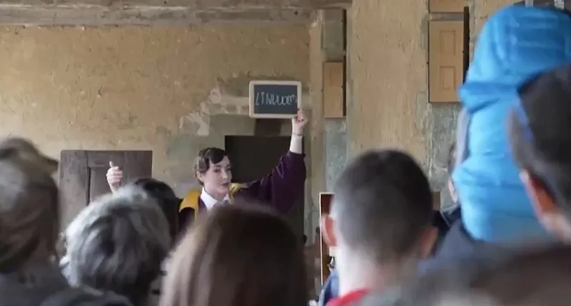 Trường học ph&ugrave; thủy ra mắt tại một th&agrave;nh phố của Ph&aacute;p - Ảnh 1.