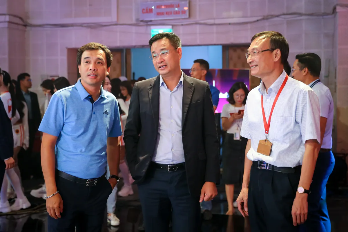 Tổng Giám đốc VTV động viên ekip tuyên truyền chiến dịch FIFA World Cup trên VTV - Ảnh 2. Tổng Giám đốc VTV động viên ekip tuyên truyền chiến dịch FIFA World Cup trên VTV - Ảnh 2.