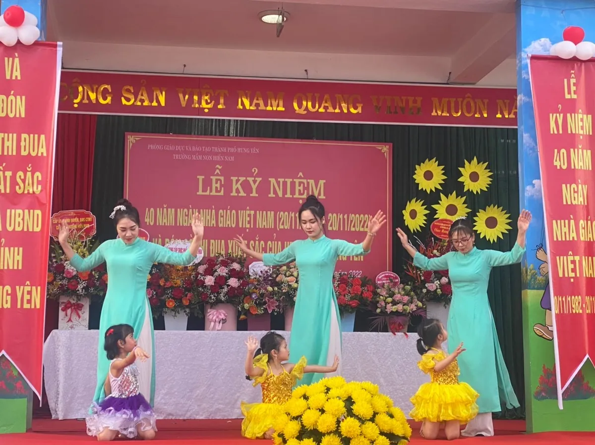 Trường mần non Hiến Nam, Thành phố Hưng Yên đón nhận Cờ thi đua xuất sắc của UBND tỉnh - Ảnh 4.