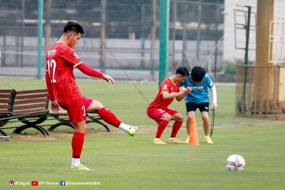 ĐT Việt Nam tập buổi đầu tiên, Quế Ngọc Hải mong chờ được thử tài với Borussia Dortmund - Ảnh 7. ĐT Việt Nam tập buổi đầu tiên, Quế Ngọc Hải mong chờ được thử tài với Borussia Dortmund - Ảnh 7.
