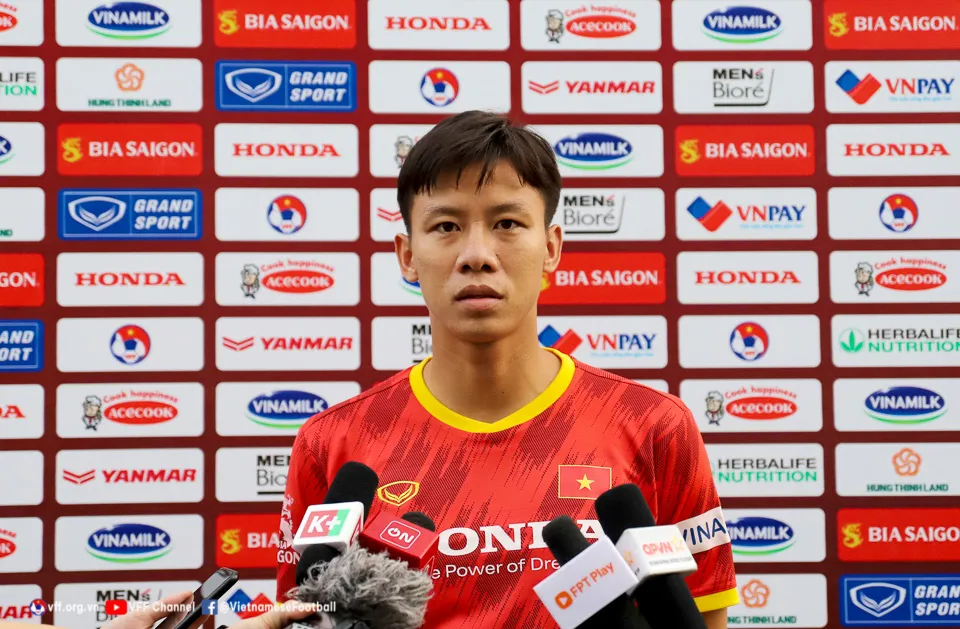 ĐT Việt Nam tập buổi đầu tiên, Quế Ngọc Hải mong chờ được thử tài với Borussia Dortmund - Ảnh 1. ĐT Việt Nam tập buổi đầu tiên, Quế Ngọc Hải mong chờ được thử tài với Borussia Dortmund - Ảnh 1.