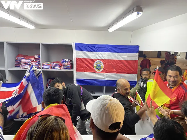World Cup 2022: Rực sắc màu cổ vũ trước trận Tây Ban Nha - Costa Rica - Ảnh 13. World Cup 2022: Rực sắc màu cổ vũ trước trận Tây Ban Nha - Costa Rica - Ảnh 13.