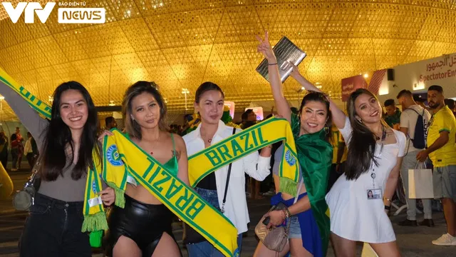 Người hâm mộ Brazil đổ về SVĐ Lusail, sẵn sàng cho màn ra quân tại World Cup 2022 - Ảnh 4. Người hâm mộ Brazil đổ về SVĐ Lusail, sẵn sàng cho màn ra quân tại World Cup 2022 - Ảnh 4.