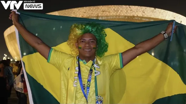 Người hâm mộ Brazil đổ về SVĐ Lusail, sẵn sàng cho màn ra quân tại World Cup 2022 - Ảnh 5. Người hâm mộ Brazil đổ về SVĐ Lusail, sẵn sàng cho màn ra quân tại World Cup 2022 - Ảnh 5.