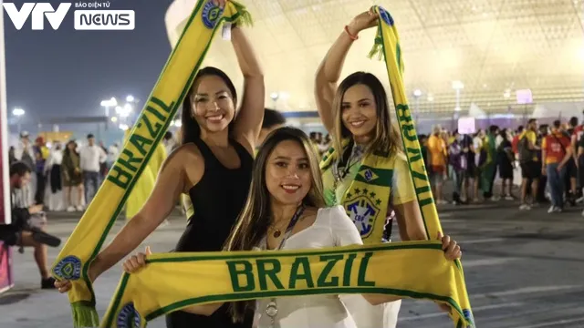 Người hâm mộ Brazil đổ về SVĐ Lusail, sẵn sàng cho màn ra quân tại World Cup 2022 - Ảnh 9. Người hâm mộ Brazil đổ về SVĐ Lusail, sẵn sàng cho màn ra quân tại World Cup 2022 - Ảnh 9.