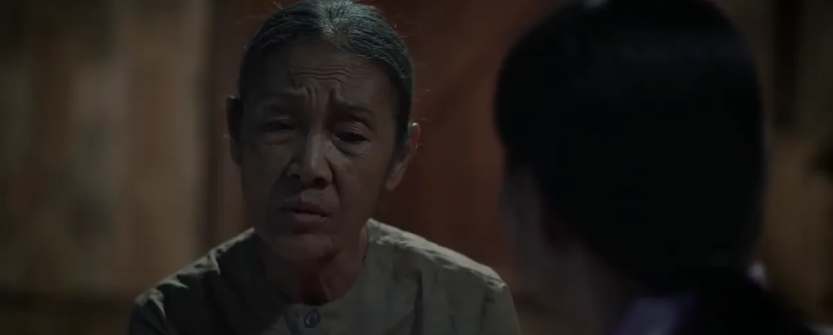 Mẹ rơm - Tập 14: Hồng rơi nước mắt n&oacute;i lời tạm biệt d&igrave; Năm - Ảnh 1.