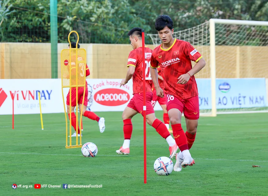 ĐT Việt Nam tăng cường rèn đấu pháp, Châu Ngọc Quang hi vọng được ra sân đấu Borussia Dortmund - Ảnh 8. ĐT Việt Nam tăng cường rèn đấu pháp, Châu Ngọc Quang hi vọng được ra sân đấu Borussia Dortmund - Ảnh 8.