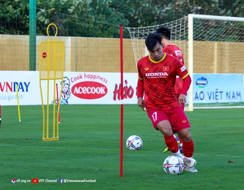 ĐT Việt Nam tăng cường rèn đấu pháp, Châu Ngọc Quang hi vọng được ra sân đấu Borussia Dortmund - Ảnh 7. ĐT Việt Nam tăng cường rèn đấu pháp, Châu Ngọc Quang hi vọng được ra sân đấu Borussia Dortmund - Ảnh 7.