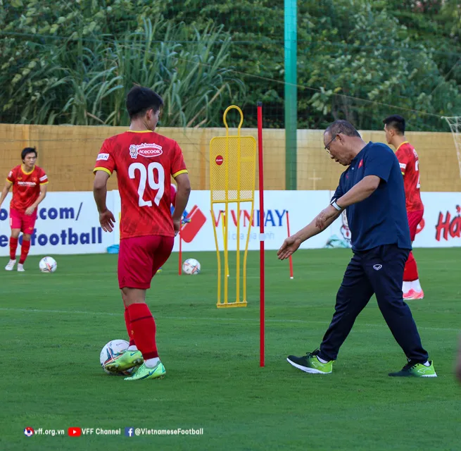 ĐT Việt Nam tăng cường rèn đấu pháp, Châu Ngọc Quang hi vọng được ra sân đấu Borussia Dortmund - Ảnh 6. ĐT Việt Nam tăng cường rèn đấu pháp, Châu Ngọc Quang hi vọng được ra sân đấu Borussia Dortmund - Ảnh 6.