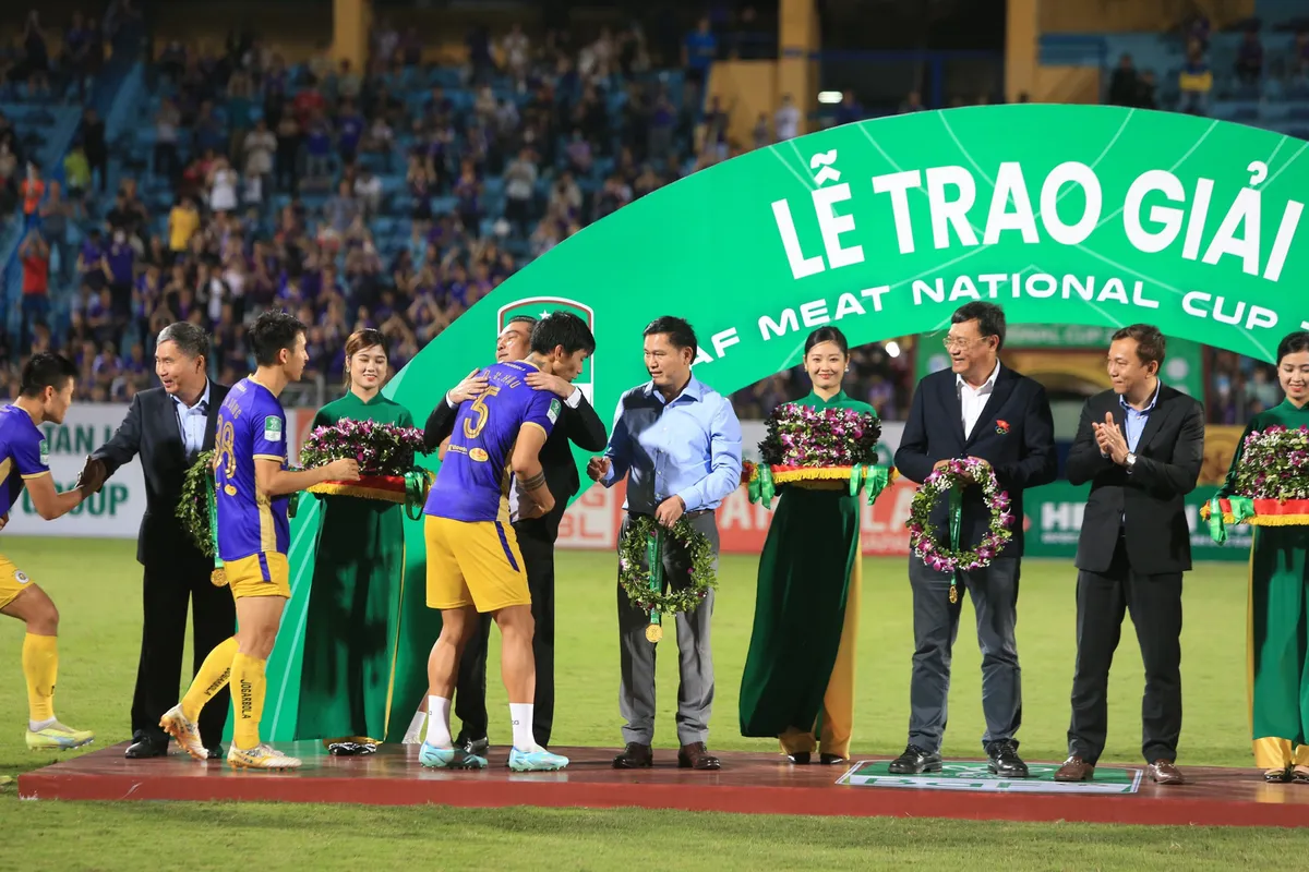Chung kết Cúp Quốc gia 2022: CLB Hà Nội đăng quang - Ảnh 4. Chung kết Cúp Quốc gia 2022: CLB Hà Nội đăng quang - Ảnh 4.