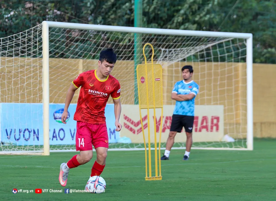 ĐT Việt Nam tăng cường rèn đấu pháp, Châu Ngọc Quang hi vọng được ra sân đấu Borussia Dortmund - Ảnh 3. ĐT Việt Nam tăng cường rèn đấu pháp, Châu Ngọc Quang hi vọng được ra sân đấu Borussia Dortmund - Ảnh 3.