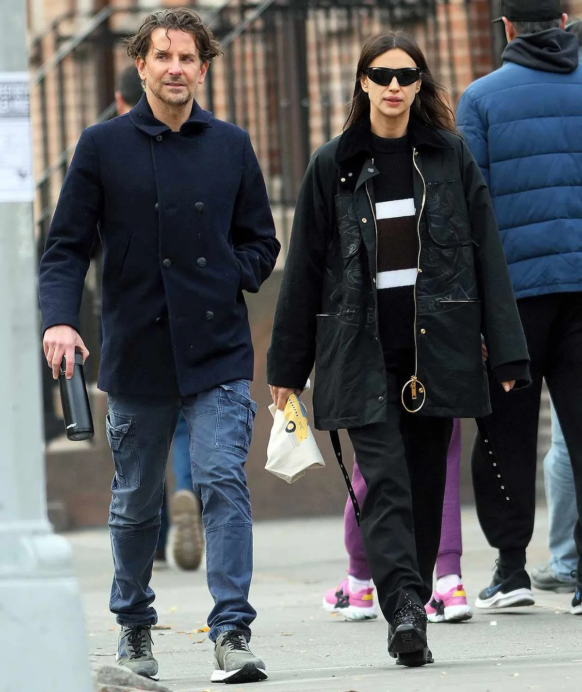 Bradley Cooper nghỉ Lễ Tạ ơn bên tình cũ Irina Shayk - Ảnh 1.