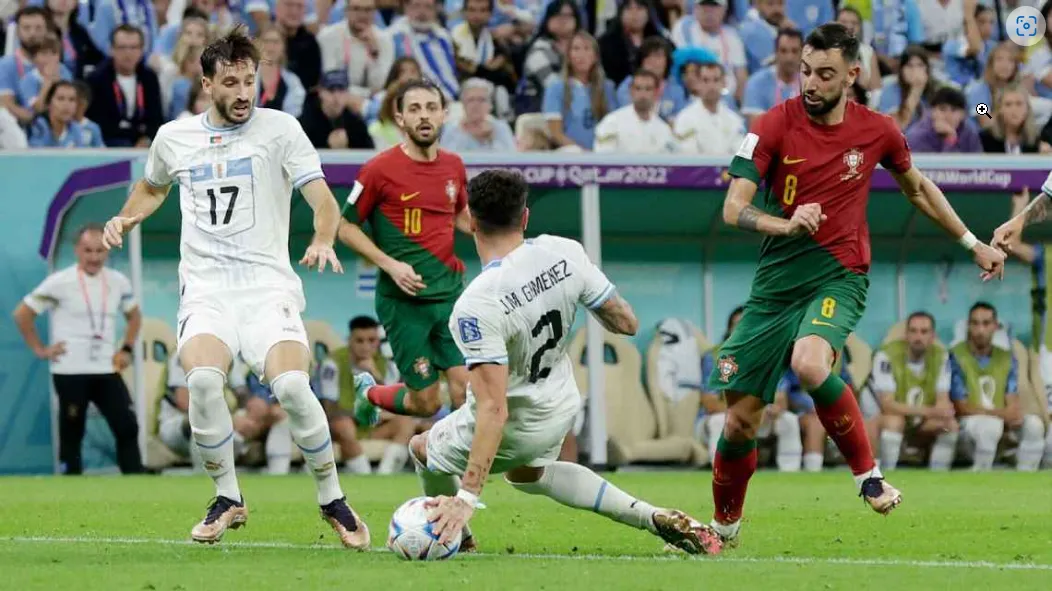 Trọng tài sai lầm khi cho ĐT Bồ Đào Nha hưởng phạt đền trong trận thắng Uruguay? - Ảnh 3. Trọng tài sai lầm khi cho ĐT Bồ Đào Nha hưởng phạt đền trong trận thắng Uruguay? - Ảnh 3.