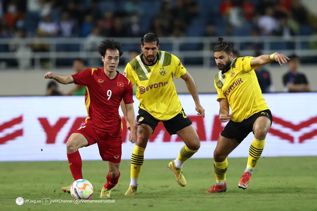 Giao hữu quốc tế, ĐT Việt Nam 2-1 CLB Borussia Dortmund: Cống hiến hết mình! - Ảnh 2. Giao hữu quốc tế, ĐT Việt Nam 2-1 CLB Borussia Dortmund: Cống hiến hết mình! - Ảnh 2.
