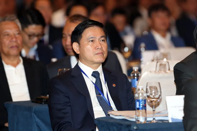 Ông Trần Quốc Tuấn trở thành Chủ tịch LĐBĐVN khóa IX (nhiệm kỳ 2022-2026) - Ảnh 2. Ông Trần Quốc Tuấn trở thành Chủ tịch LĐBĐVN khóa IX (nhiệm kỳ 2022-2026) - Ảnh 2.